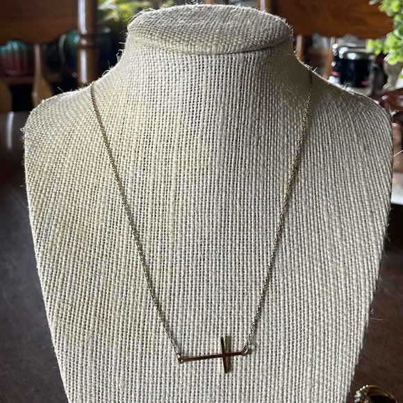 Jewelry - Goldtone horizontal cross